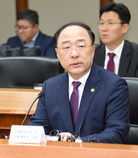 홍남기 부총리 겸 기획재정부 장관이 6일 여의도 한국수출입은행에서 열린 '제25차 경제활력대책회의'를 주재, 모두발언을 하고 있다.